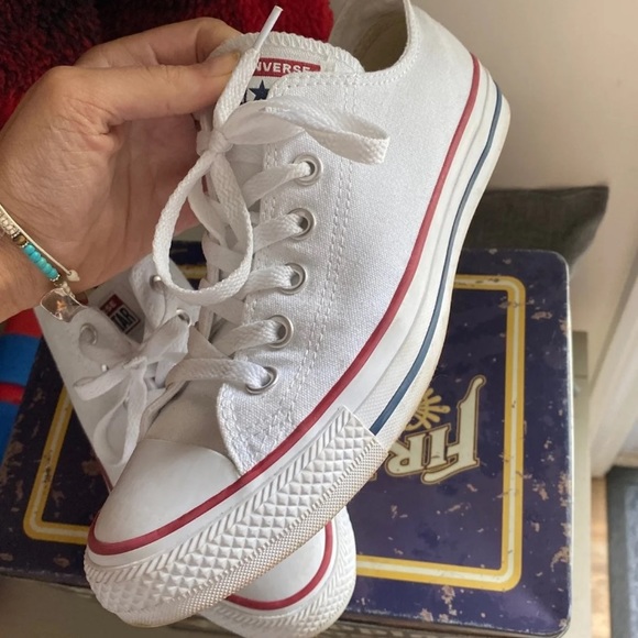 white converse - Picture 2 of 6